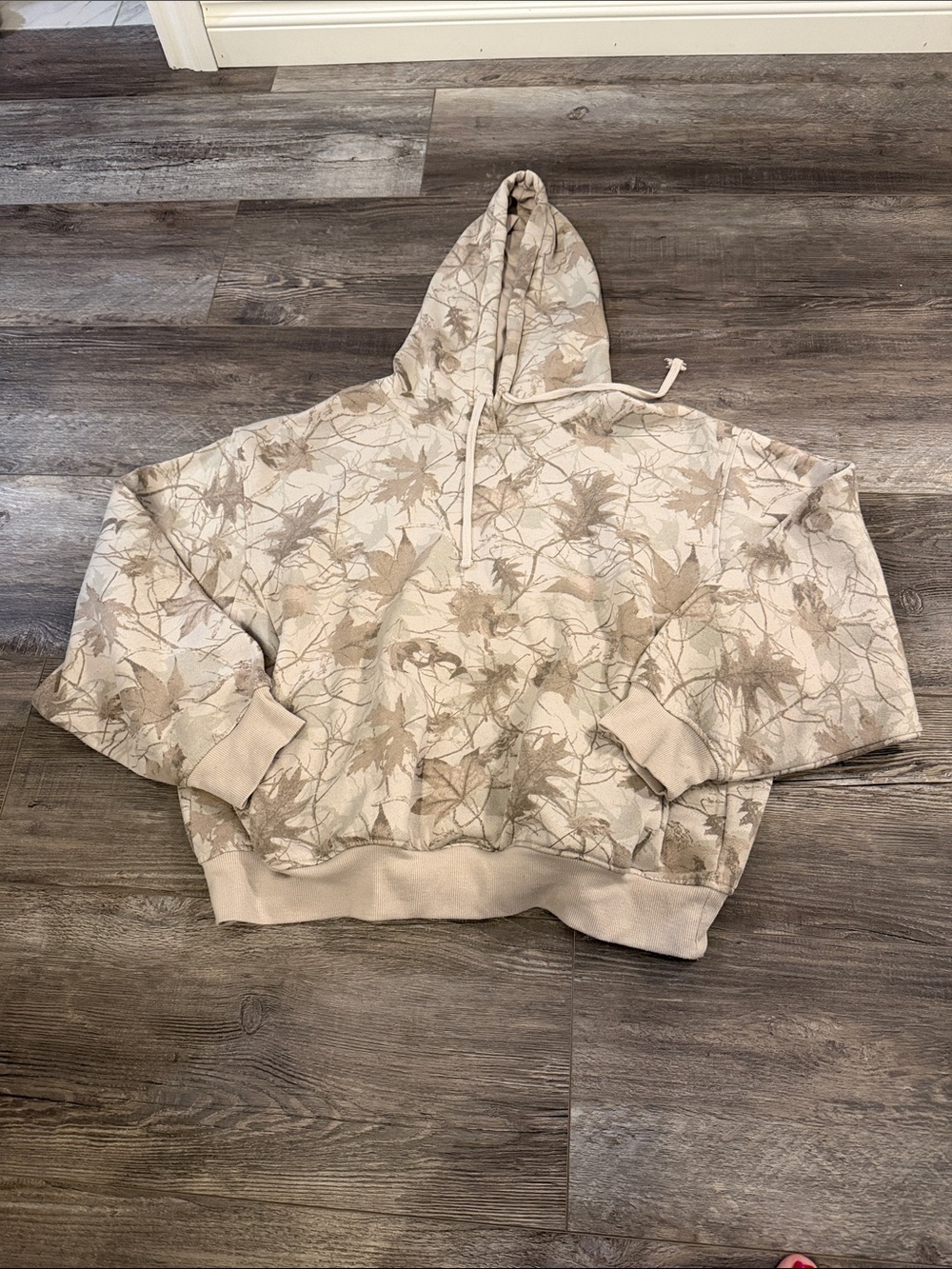Refuge Women’s Beige Leaf-Print Hoodie Sweater